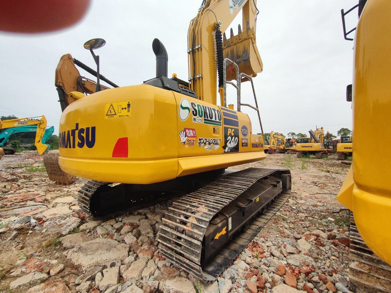 Komatsu PC240 - Pelle sur chenille: photos 4 Komatsu PC240 - Pelle sur chenille: photos 4
