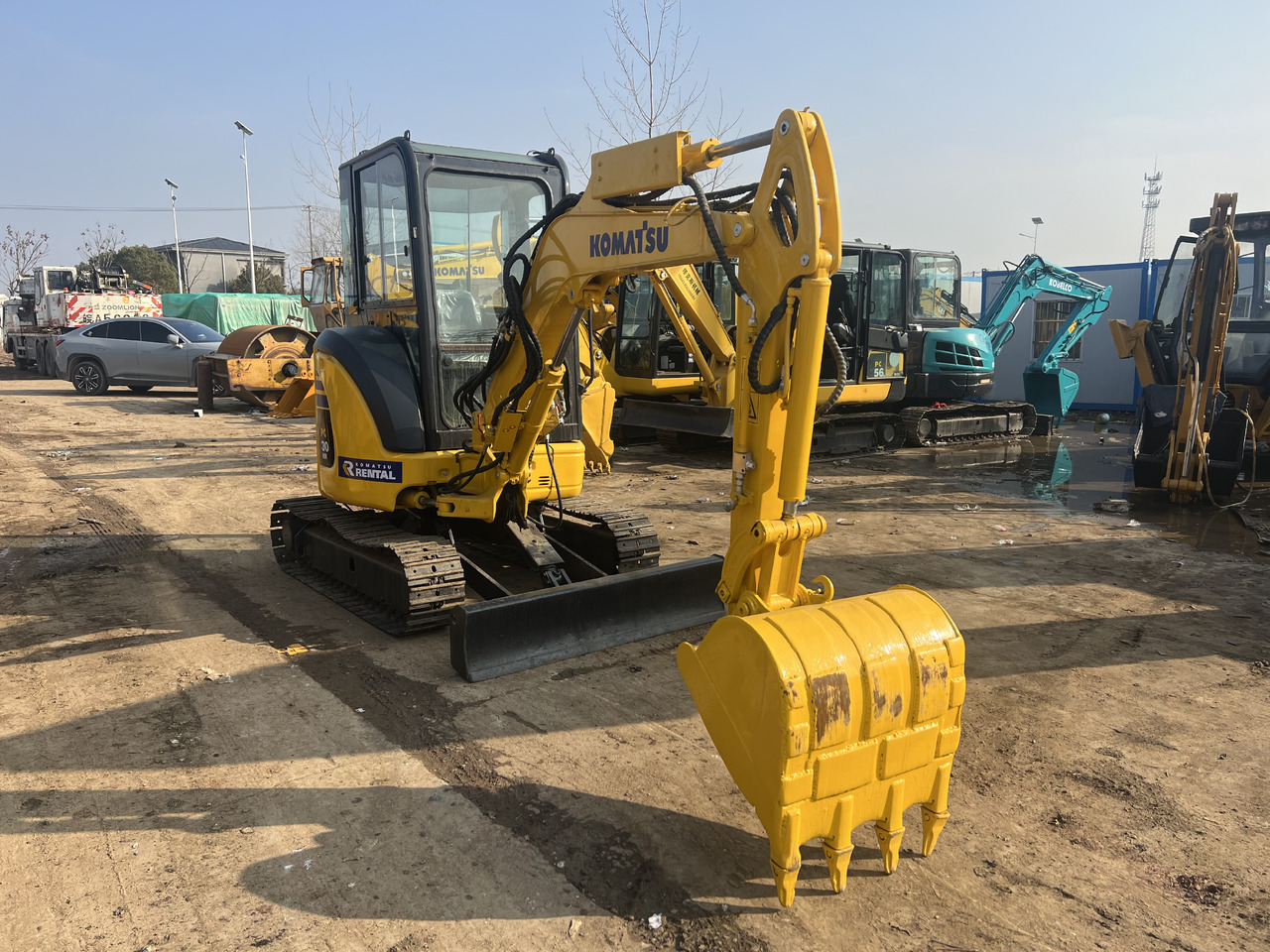 Komatsu PC30MR - Mini pelle: photos 1 Komatsu PC30MR - Mini pelle: photos 1