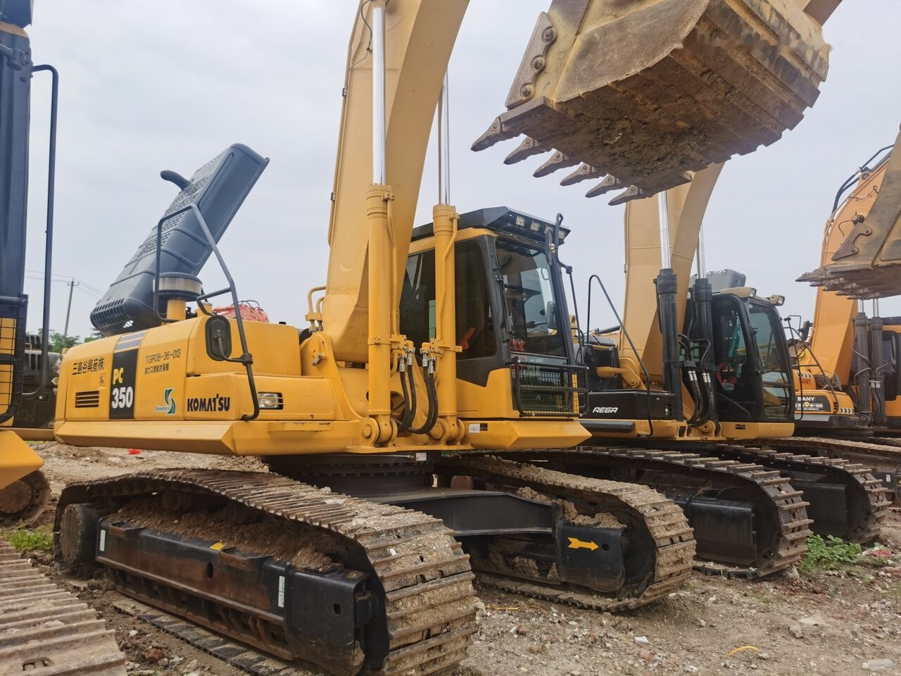 Komatsu PC350 - Pelle sur chenille: photos 2 Komatsu PC350 - Pelle sur chenille: photos 2