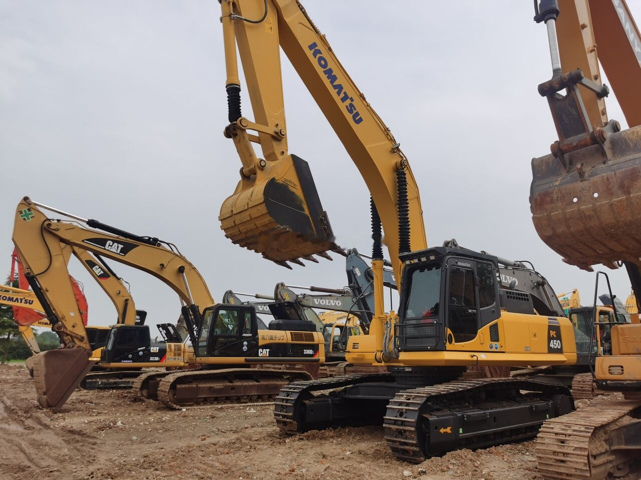 Komatsu PC450-8 - Pelle sur chenille: photos 2 Komatsu PC450-8 - Pelle sur chenille: photos 2