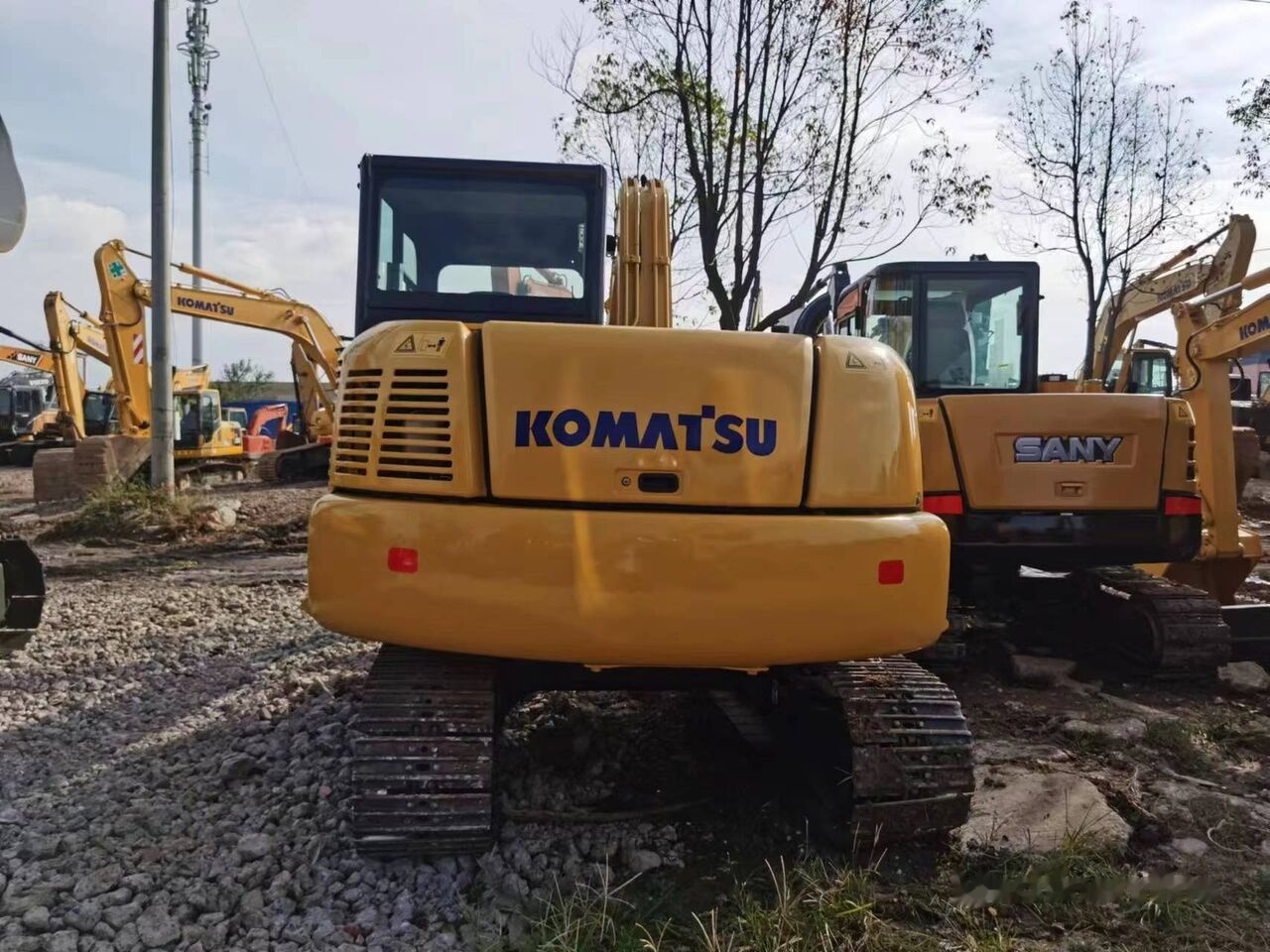 Komatsu PC70-8 - Mini pelle: photos 1 Komatsu PC70-8 - Mini pelle: photos 1