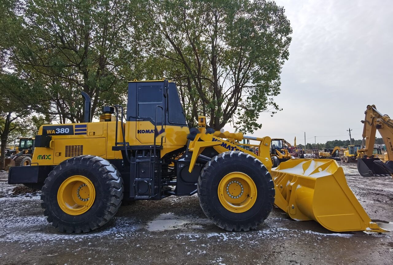 Komatsu WA380 - Chargeuse sur pneus: photos 4 Komatsu WA380 - Chargeuse sur pneus: photos 4