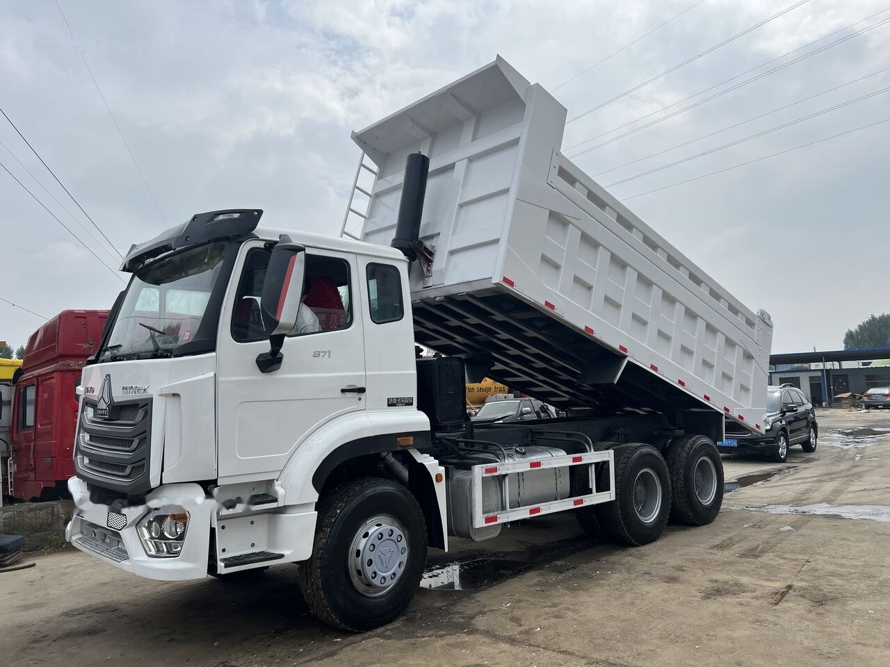 SINOTRUK HOHAN 6x4 - Camion benne: photos 2 SINOTRUK HOHAN 6x4 - Camion benne: photos 2