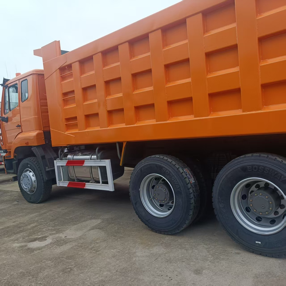 SINOTRUK HOHAN 6x4 - Camion benne: photos 3 SINOTRUK HOHAN 6x4 - Camion benne: photos 3