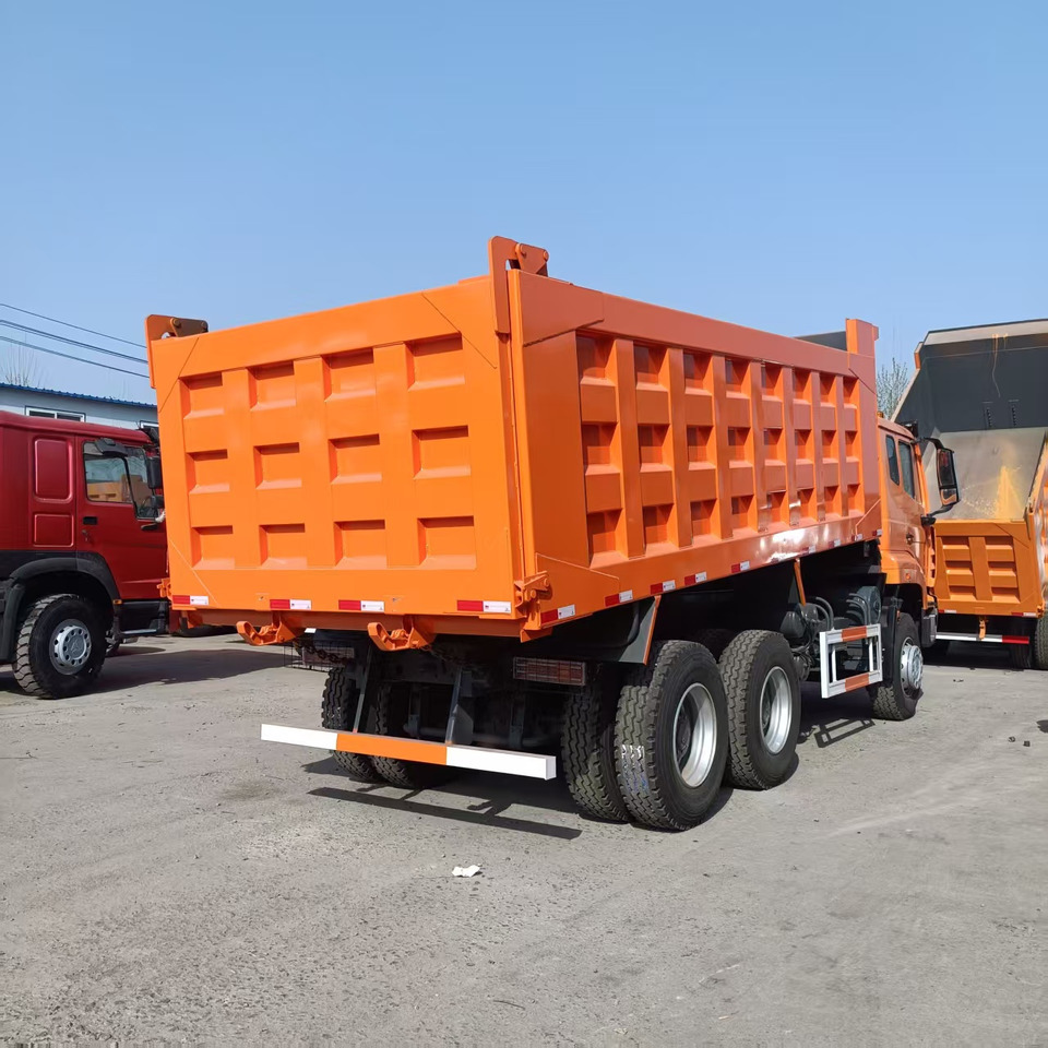 SINOTRUK HOHAN 6x4 - Camion benne: photos 4 SINOTRUK HOHAN 6x4 - Camion benne: photos 4