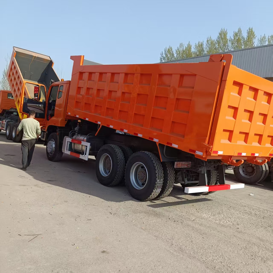 SINOTRUK HOHAN 6x4 - Camion benne: photos 5 SINOTRUK HOHAN 6x4 - Camion benne: photos 5