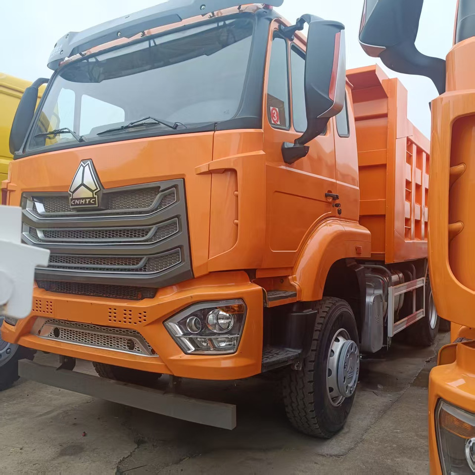 SINOTRUK HOHAN 6x4 - Camion benne: photos 1 SINOTRUK HOHAN 6x4 - Camion benne: photos 1