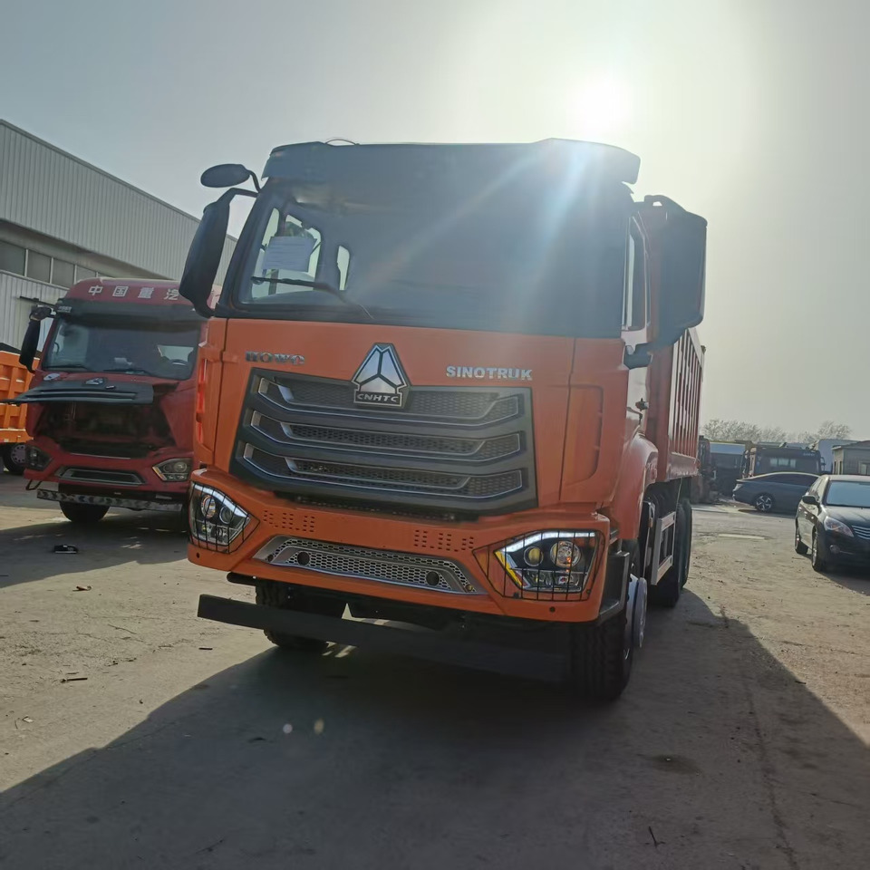 SINOTRUK HOHAN 6x4 - Camion benne: photos 3 SINOTRUK HOHAN 6x4 - Camion benne: photos 3