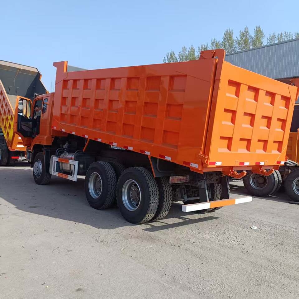 SINOTRUK HOHAN 6x4 - Camion benne: photos 3 SINOTRUK HOHAN 6x4 - Camion benne: photos 3