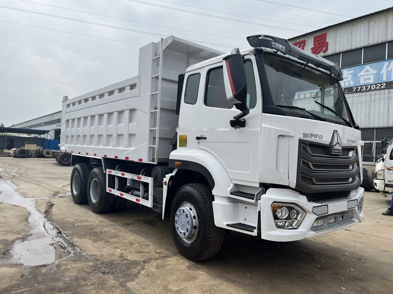 SINOTRUK HOHAN 6x4 - Camion benne: photos 5 SINOTRUK HOHAN 6x4 - Camion benne: photos 5