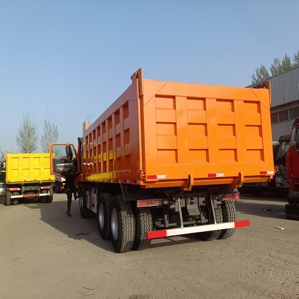 SINOTRUK HOHAN 6x4 - Camion benne: photos 4 SINOTRUK HOHAN 6x4 - Camion benne: photos 4