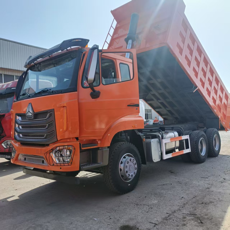 SINOTRUK HOHAN 6x4 - Camion benne: photos 1 SINOTRUK HOHAN 6x4 - Camion benne: photos 1