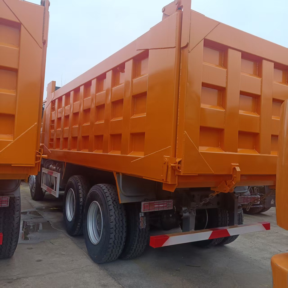 SINOTRUK HOHAN 6x4 - Camion benne: photos 5 SINOTRUK HOHAN 6x4 - Camion benne: photos 5