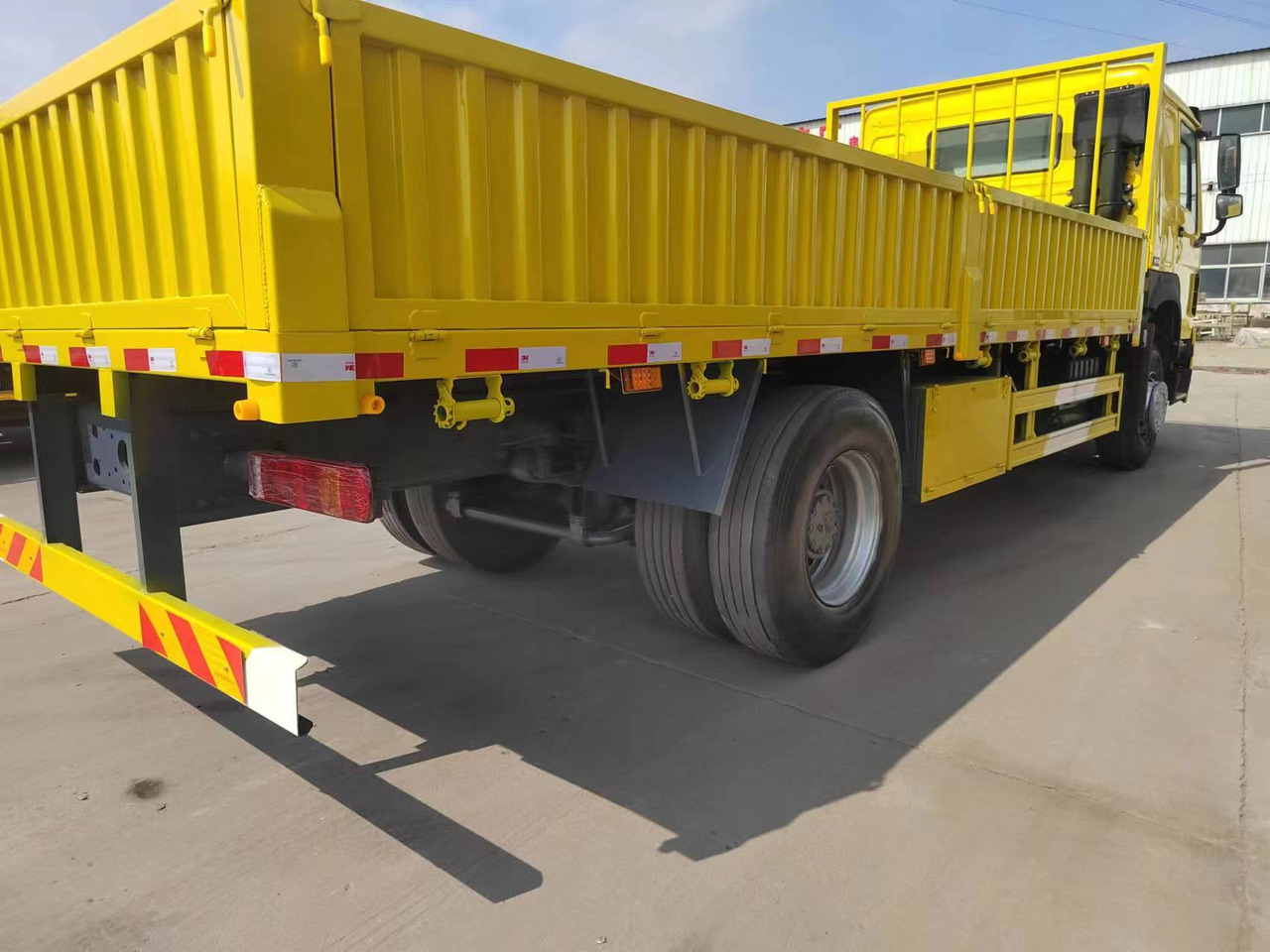 SINOTRUK HOWO 4x2 cargo truck - Camion benne: photos 5 SINOTRUK HOWO 4x2 cargo truck - Camion benne: photos 5