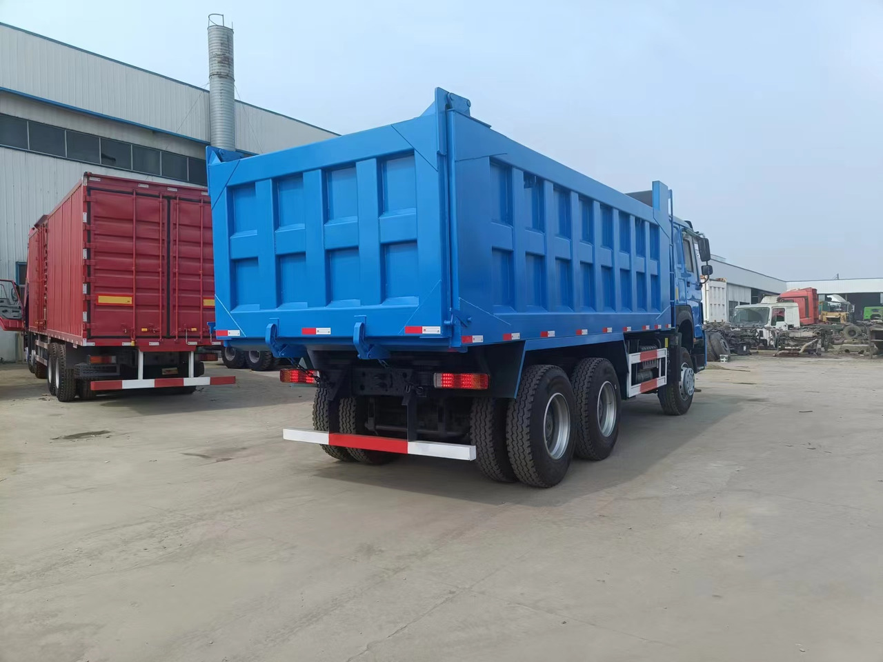 SINOTRUK HOWO 6x4 - Camion benne: photos 4 SINOTRUK HOWO 6x4 - Camion benne: photos 4