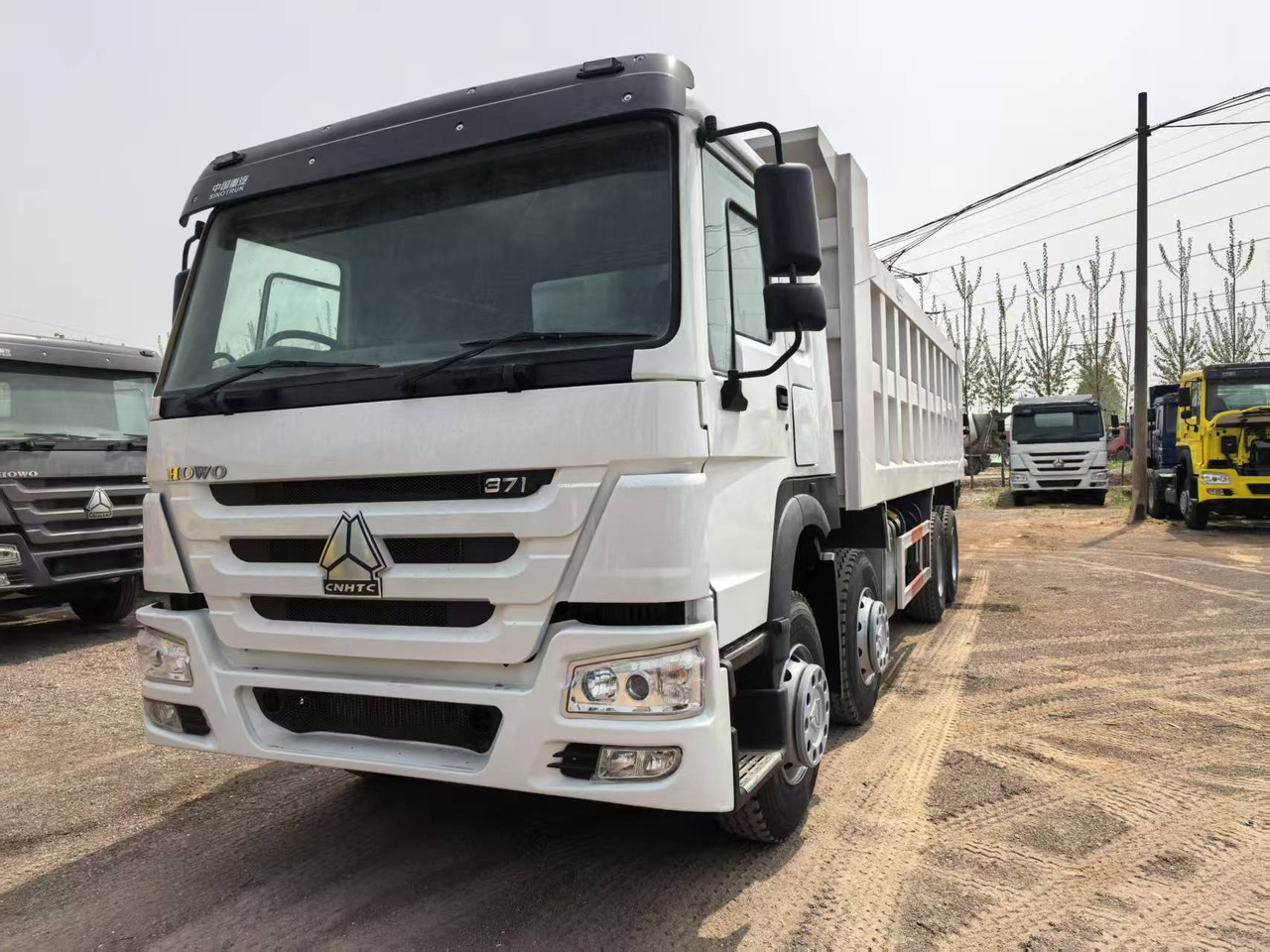 SINOTRUK HOWO 8x4 - Camion benne: photos 1 SINOTRUK HOWO 8x4 - Camion benne: photos 1