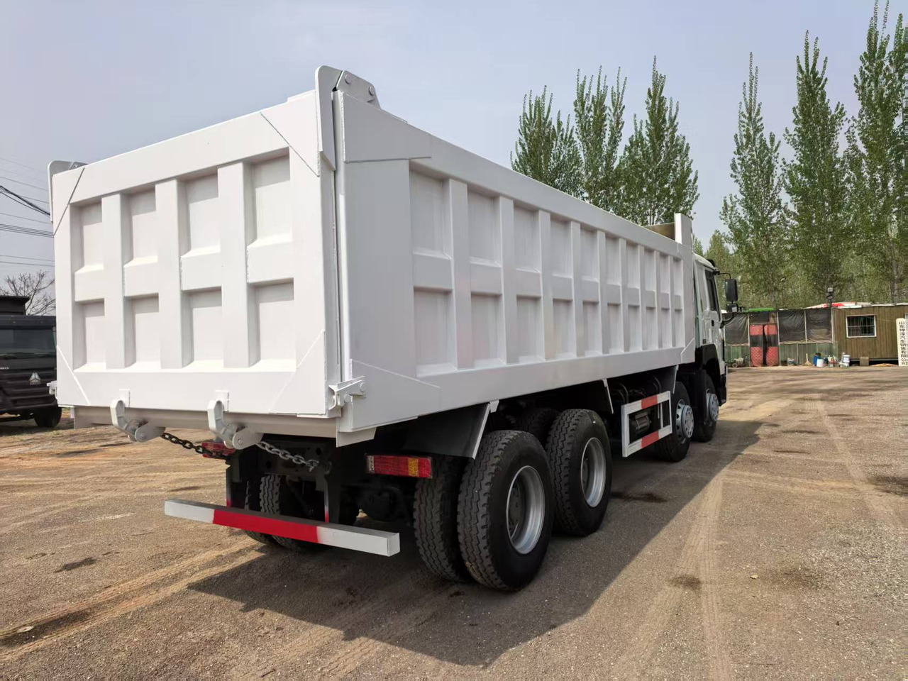 SINOTRUK HOWO 8x4 - Camion benne: photos 4 SINOTRUK HOWO 8x4 - Camion benne: photos 4
