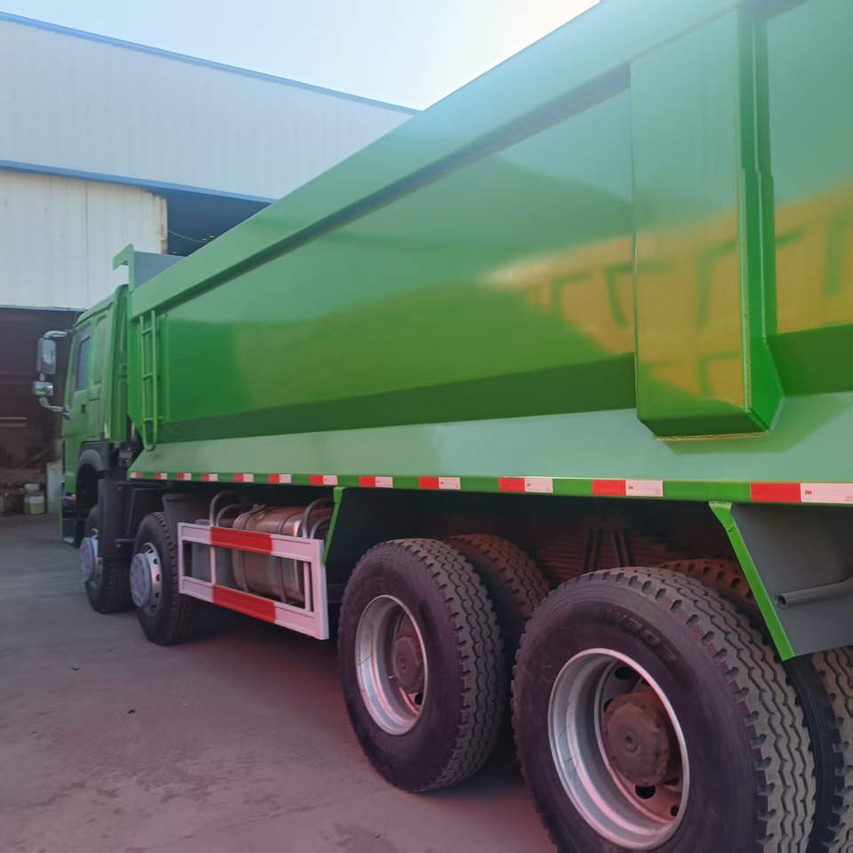 SINOTRUK HOWO - Camion fourgon: photos 4 SINOTRUK HOWO - Camion fourgon: photos 4