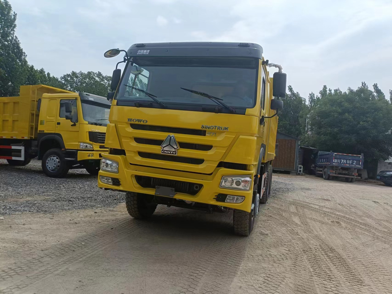 SINOTRUK HOWO - Camion benne: photos 3 SINOTRUK HOWO - Camion benne: photos 3
