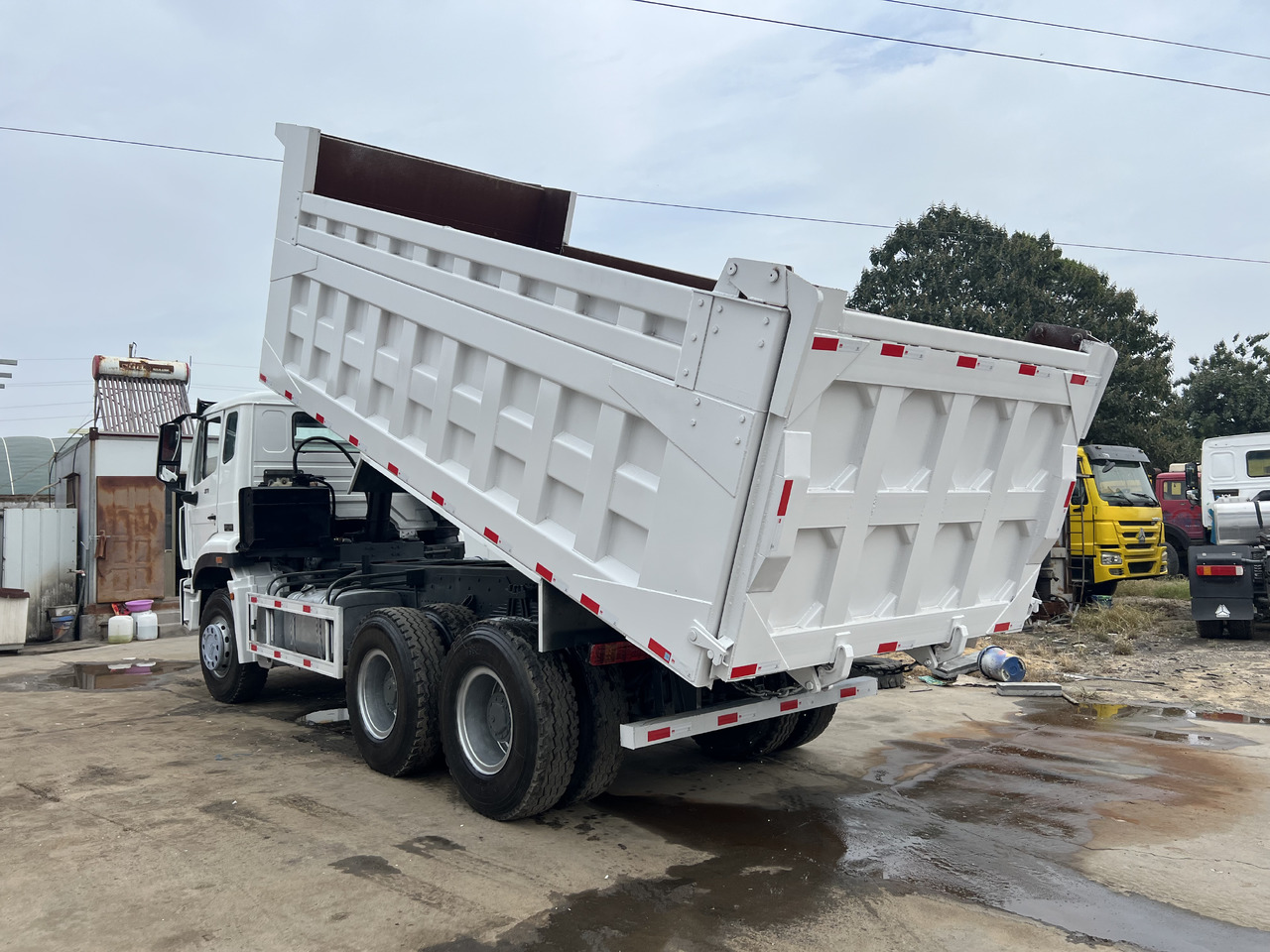 SINOTRUK HOWO - Camion benne: photos 4 SINOTRUK HOWO - Camion benne: photos 4