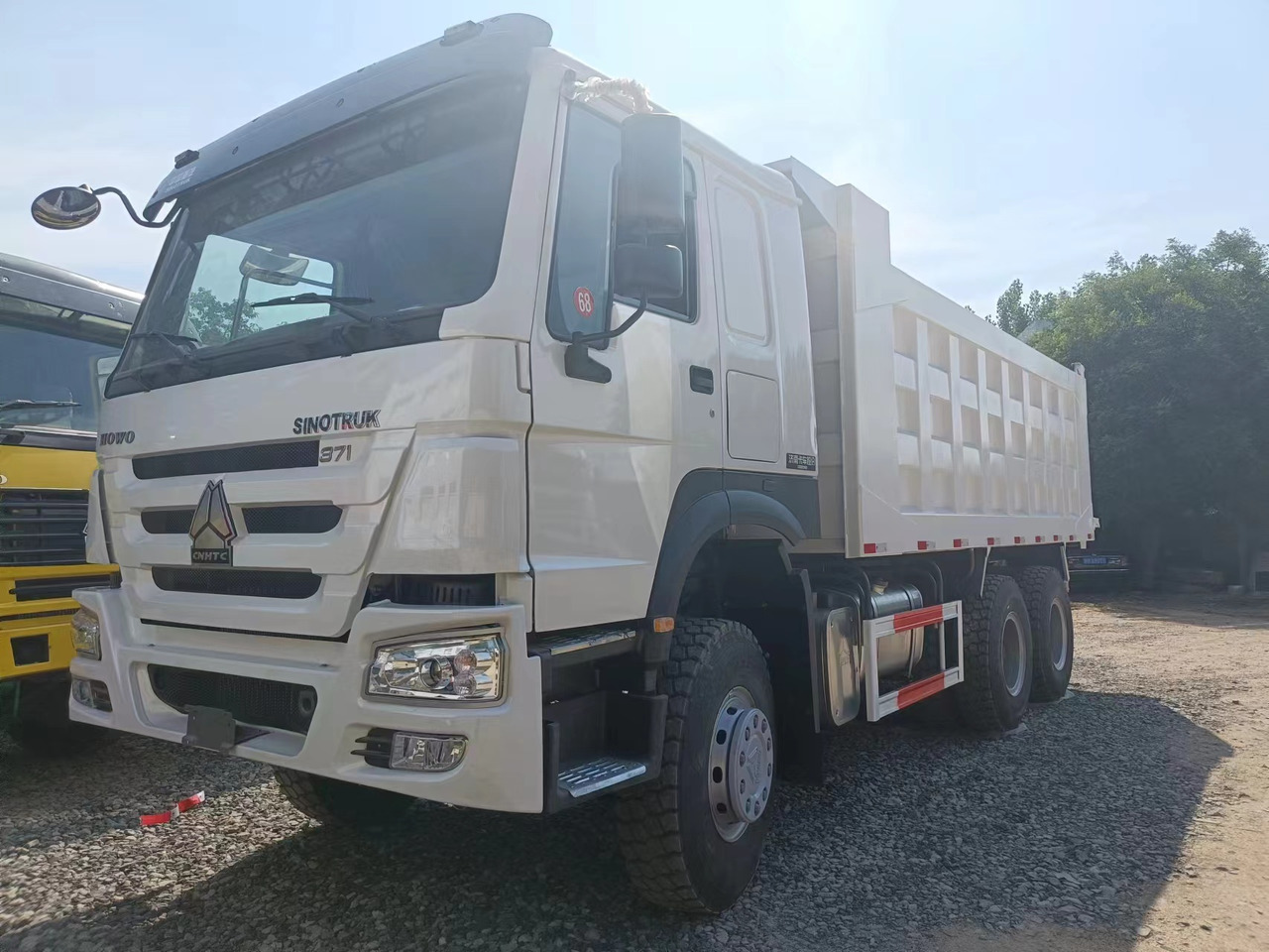 SINOTRUK HOWO - Camion benne: photos 5 SINOTRUK HOWO - Camion benne: photos 5