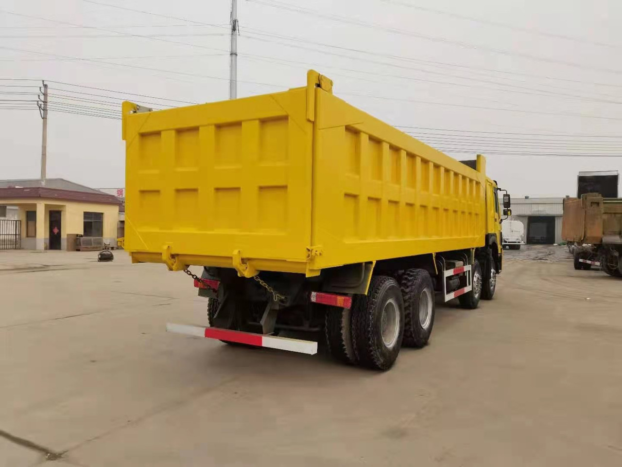 SINOTRUK HOWO - Camion benne: photos 1 SINOTRUK HOWO - Camion benne: photos 1