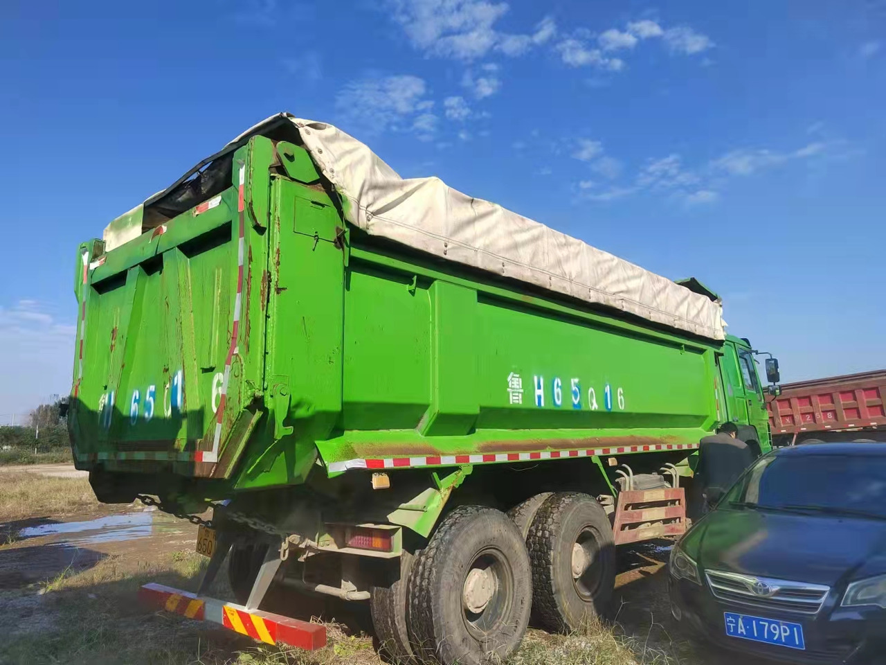 SINOTRUK HOWO - Camion fourgon: photos 1 SINOTRUK HOWO - Camion fourgon: photos 1
