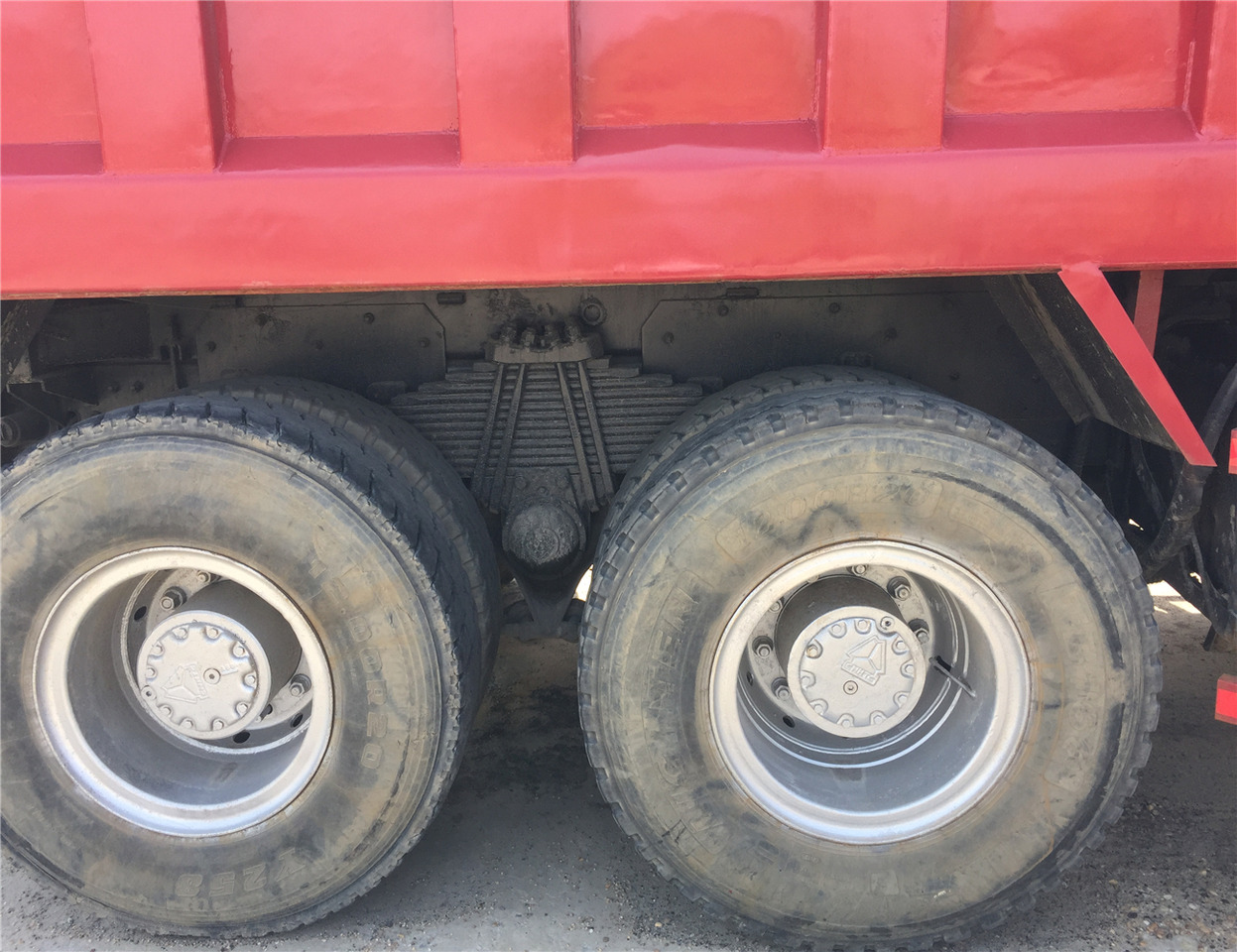 SINOTRUK HOWO - Camion benne: photos 1 SINOTRUK HOWO - Camion benne: photos 1