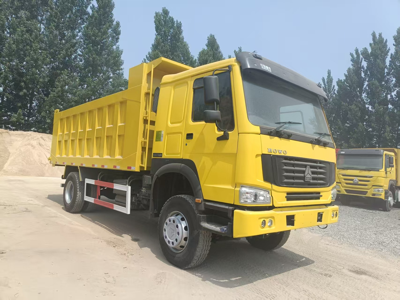 SINOTRUK Howo 4*2 - Camion benne: photos 3 SINOTRUK Howo 4*2 - Camion benne: photos 3