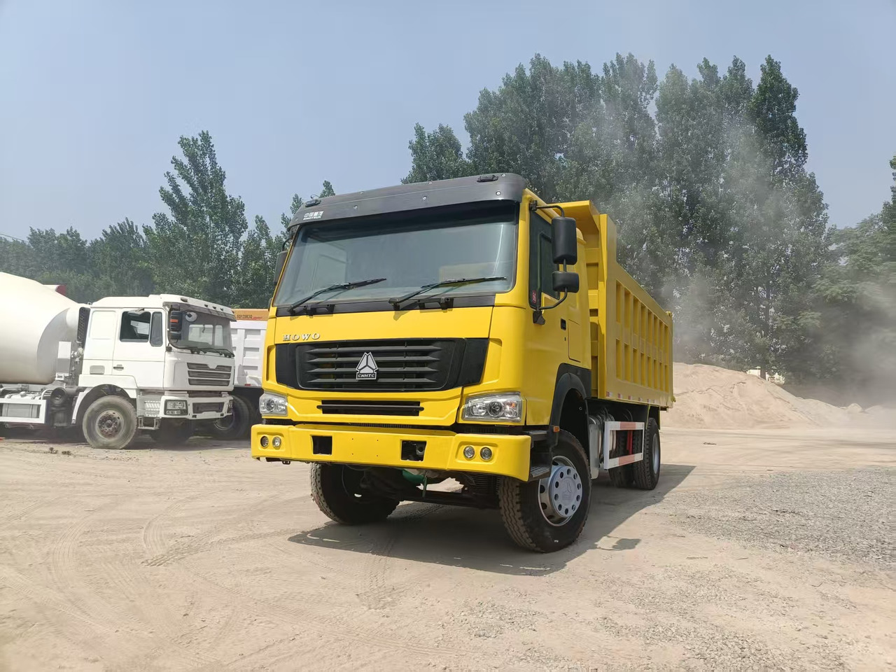 SINOTRUK Howo 4*2 - Camion benne: photos 2 SINOTRUK Howo 4*2 - Camion benne: photos 2