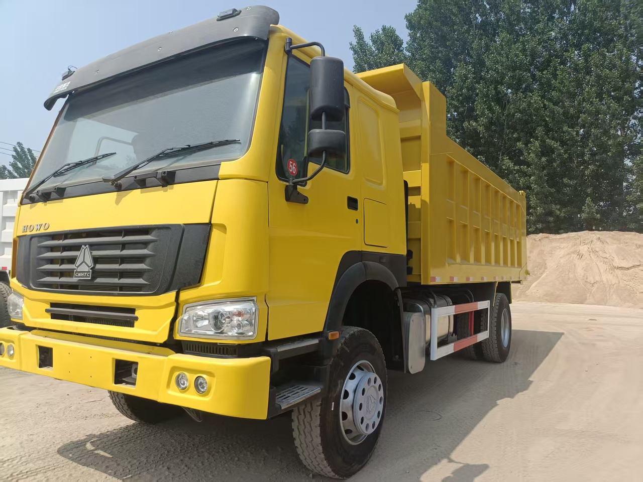 SINOTRUK Howo 4*2 - Camion benne: photos 1 SINOTRUK Howo 4*2 - Camion benne: photos 1