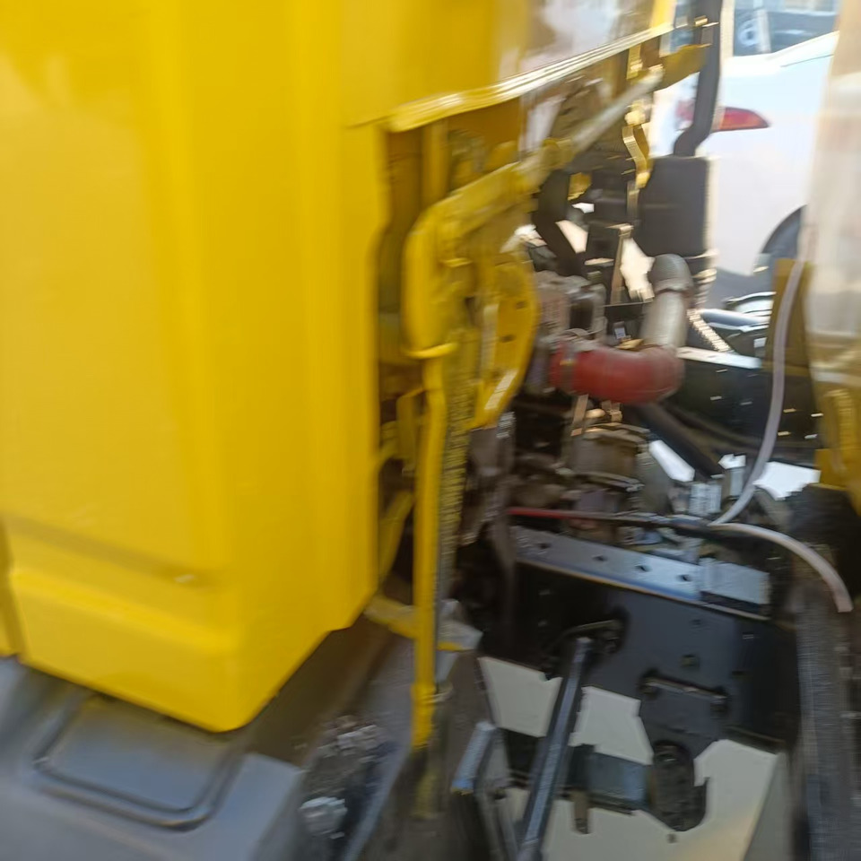 Camion citerne SINOTRUK Tanker truck: photos 8