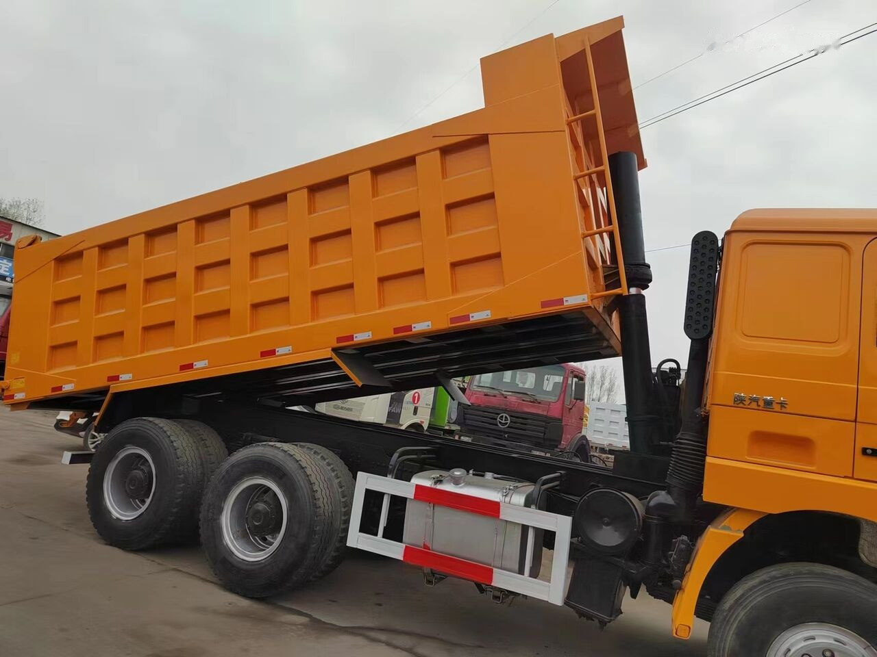 Shacman F3000 - Camion benne: photos 1 Shacman F3000 - Camion benne: photos 1