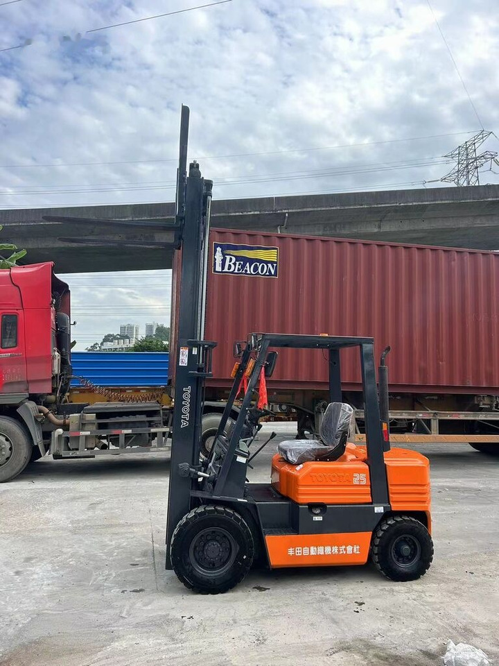 Toyota FD25 - Chariot élévateur diesel: photos 2 Toyota FD25 - Chariot élévateur diesel: photos 2