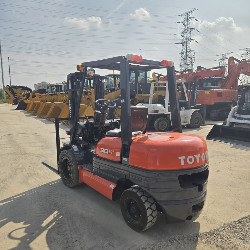 Toyota FD30 - Chariot élévateur à gaz: photos 4 Toyota FD30 - Chariot élévateur à gaz: photos 4