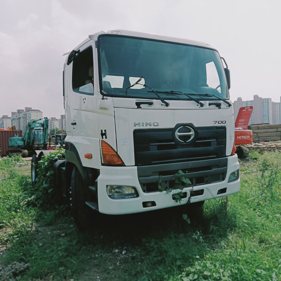 HINO 700 - Tracteur routier: photos 3 HINO 700 - Tracteur routier: photos 3