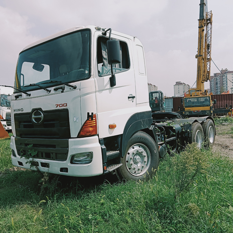 HINO 700 - Tracteur routier: photos 1 HINO 700 - Tracteur routier: photos 1