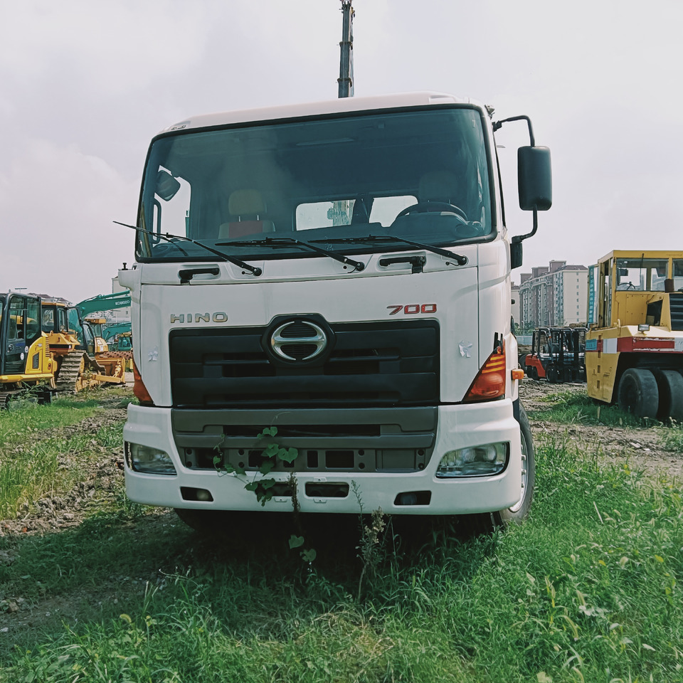 HINO 700 - Tracteur routier: photos 2 HINO 700 - Tracteur routier: photos 2