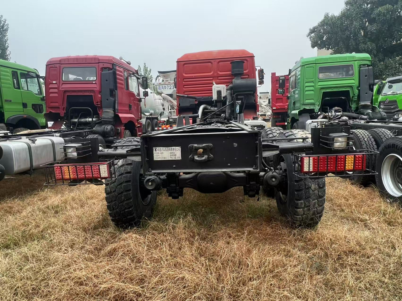 Tracteur routier SHACMAN F3000 6x6 chassis: photos 7 Tracteur routier SHACMAN F3000 6x6 chassis: photos 7