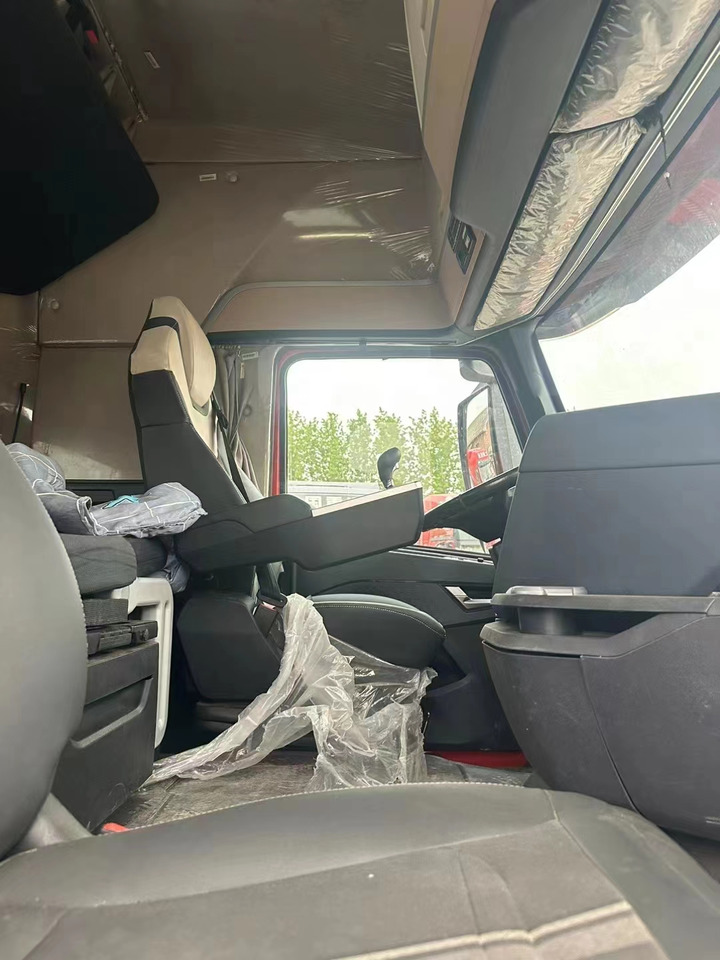 SINOTRUK HOWO - Tracteur routier: photos 4 SINOTRUK HOWO - Tracteur routier: photos 4