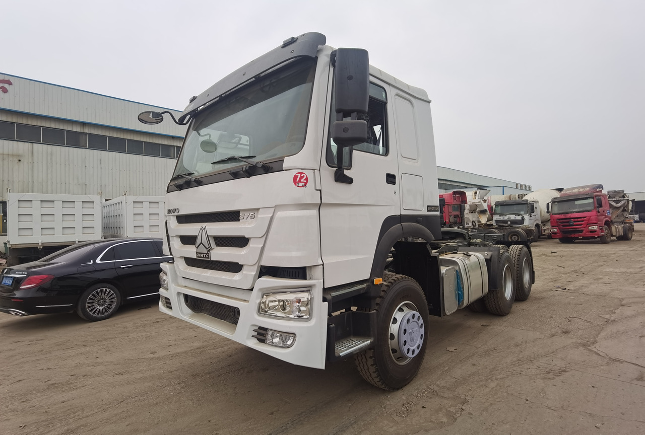 SINOTRUK HOWO trailer head - Tracteur routier: photos 1 SINOTRUK HOWO trailer head - Tracteur routier: photos 1