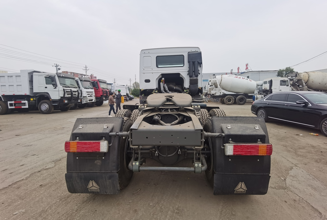 SINOTRUK HOWO trailer head - Tracteur routier: photos 2 SINOTRUK HOWO trailer head - Tracteur routier: photos 2
