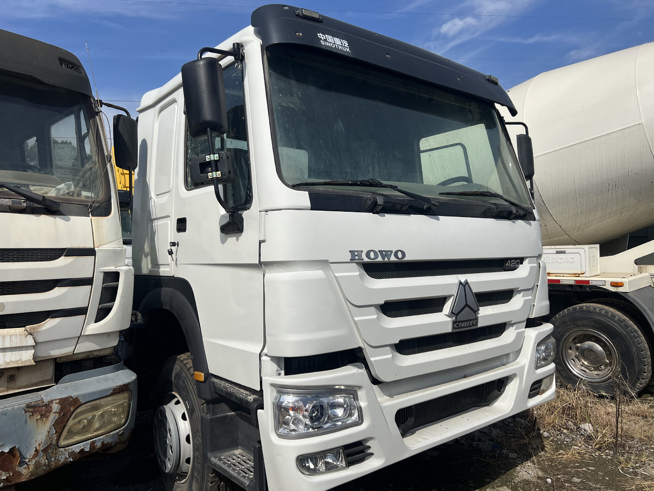 SINOTRUK HOWO trailer head - Tracteur routier: photos 3 SINOTRUK HOWO trailer head - Tracteur routier: photos 3
