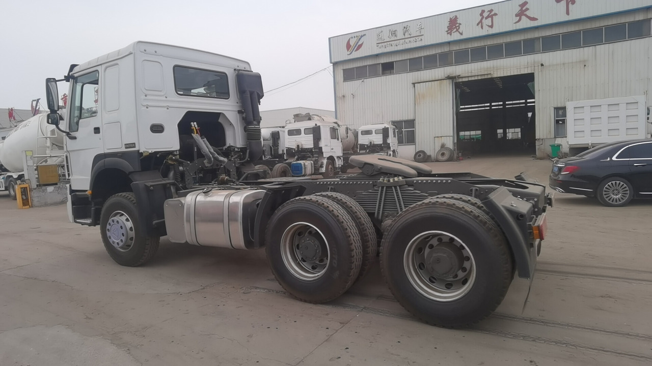 SINOTRUK HOWO trailer head - Tracteur routier: photos 4 SINOTRUK HOWO trailer head - Tracteur routier: photos 4