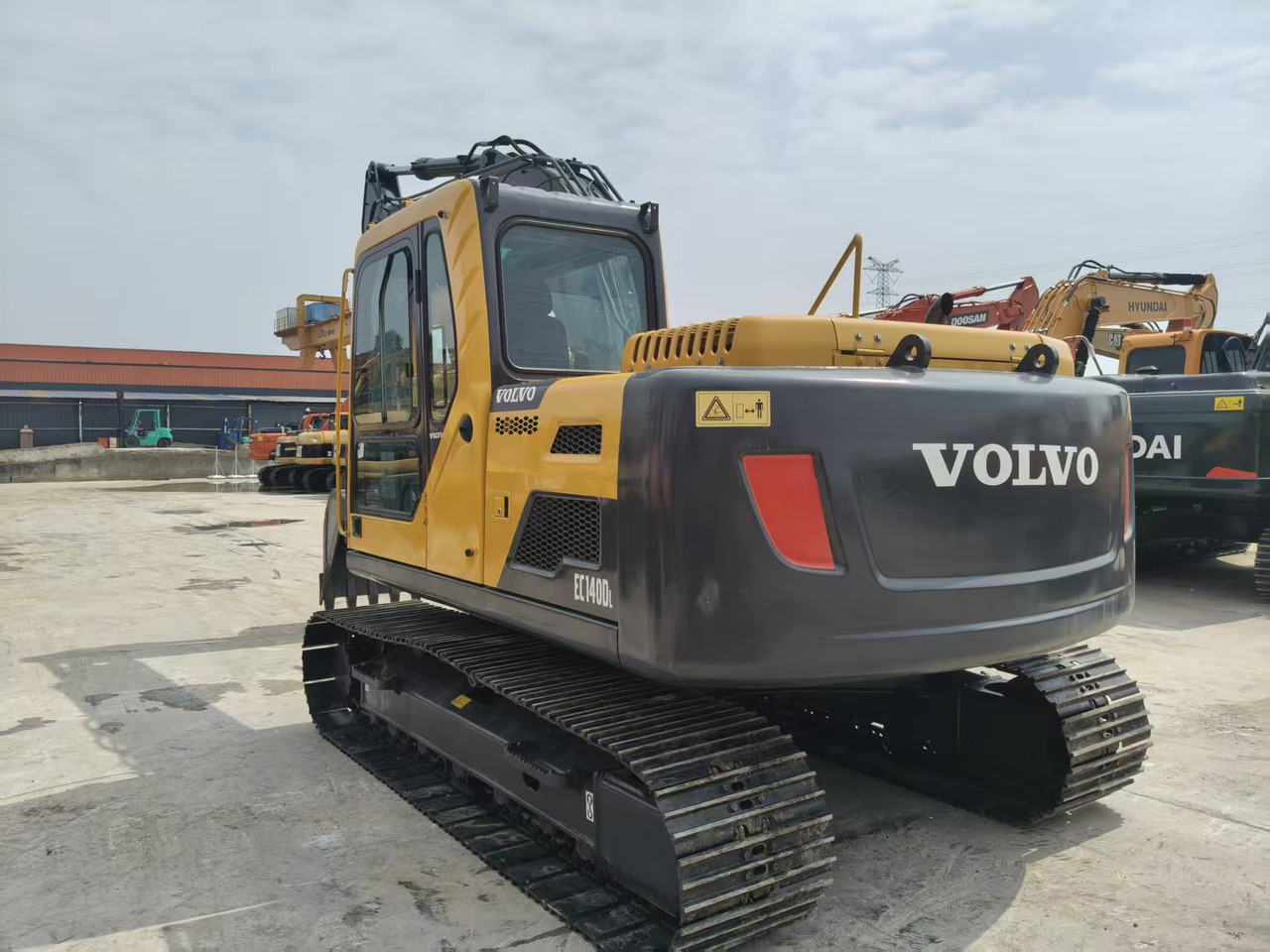 Volvo EC140DL - Pelle sur chenille: photos 4 Volvo EC140DL - Pelle sur chenille: photos 4