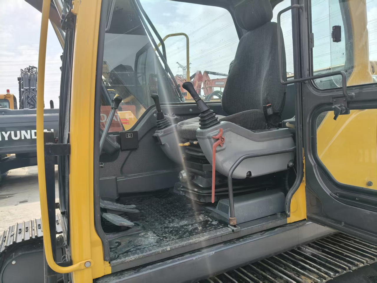 Volvo EC140DL - Pelle sur chenille: photos 5 Volvo EC140DL - Pelle sur chenille: photos 5