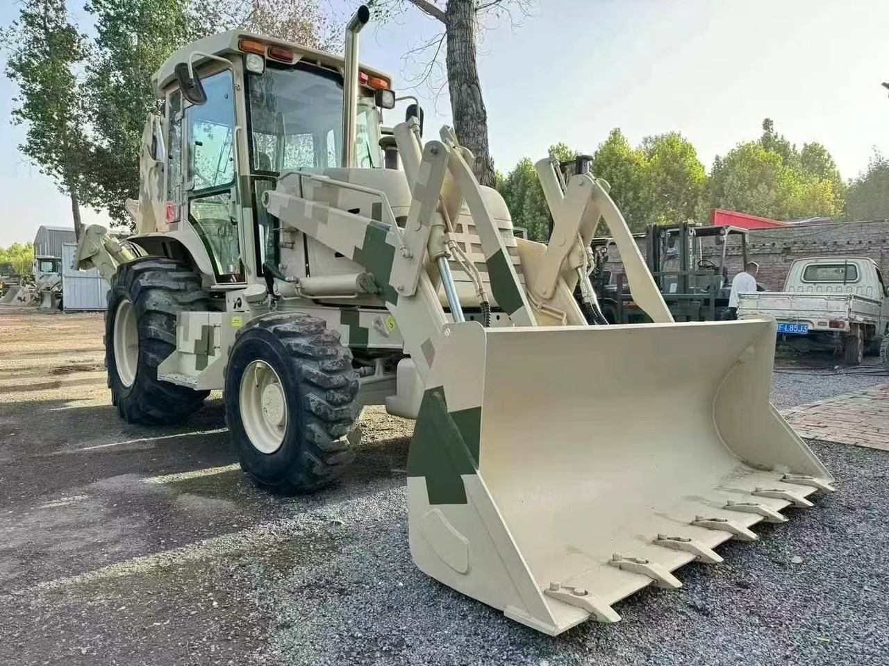XCMG XT870K - Tractopelle: photos 2 XCMG XT870K - Tractopelle: photos 2
