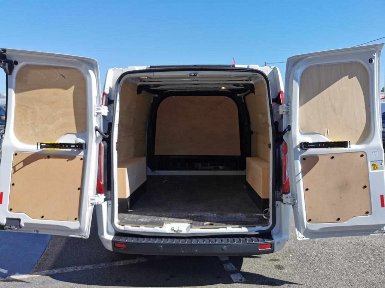 34 Transit Custom 2.0 TDCi - 130 - BVA S&S TRANSIT CUSTOM FOURGON Fourgon 300 L1H1 Trend Business P - Fourgon utilitaire: photos 3 34 Transit Custom 2.0 TDCi - 130 - BVA S&S TRANSIT CUSTOM FOURGON Fourgon 300 L1H1 Trend Business P - Fourgon utilitaire: photos 3