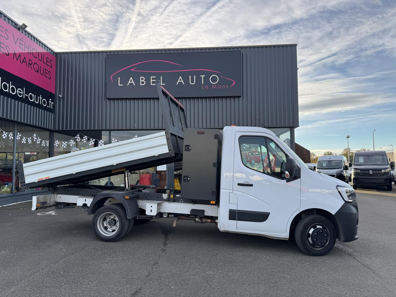 RENAULT MASTER 3T5 BENNE COFFRE RJ 2.3 DCI 145CH PROPULSION - Autre matériel: photos 1 RENAULT MASTER 3T5 BENNE COFFRE RJ 2.3 DCI 145CH PROPULSION - Autre matériel: photos 1