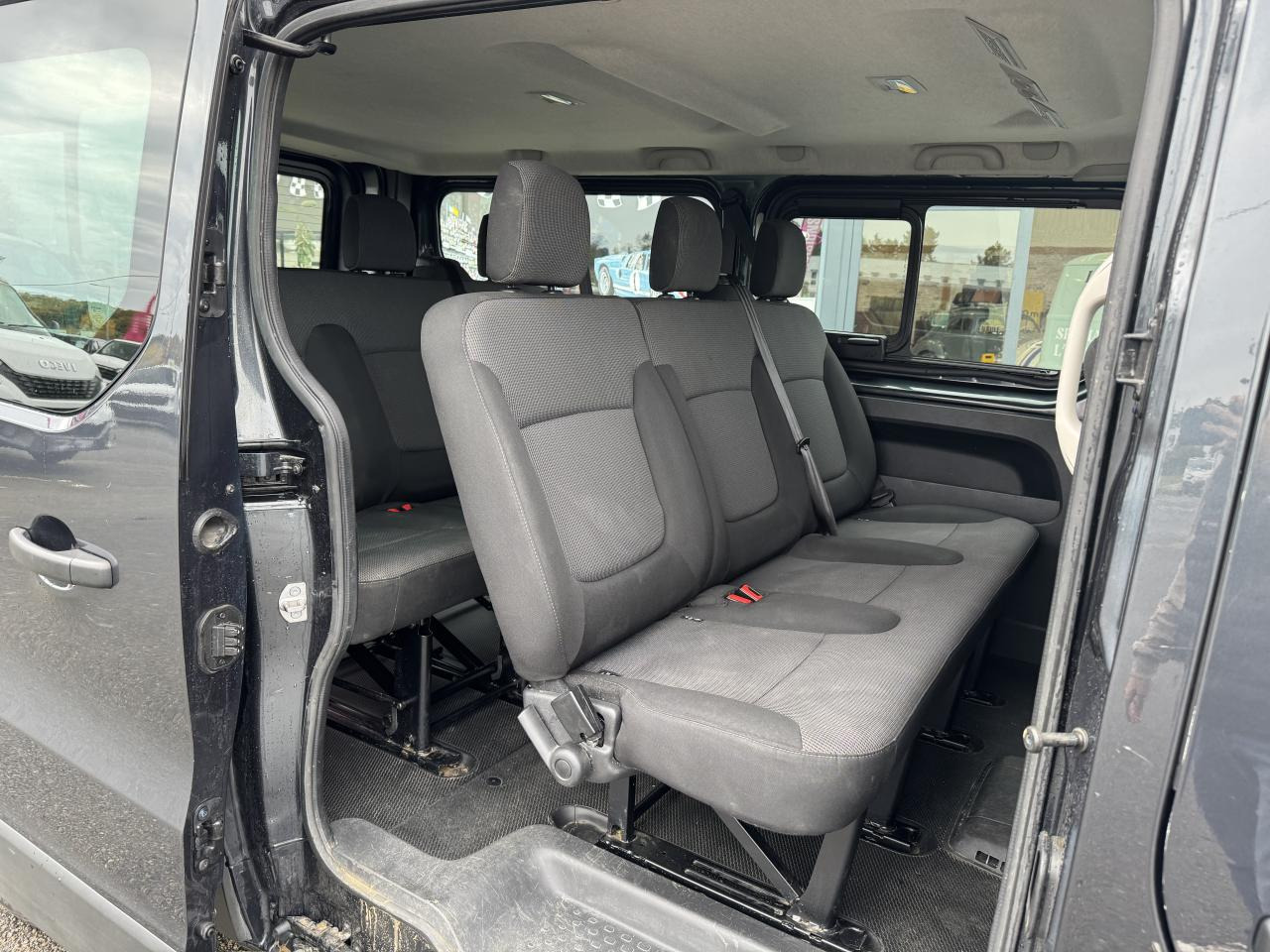 RENAULT Trafic L2 2.0 Energy dCi - 150 - S&S III COMBI Combi Zen L2H1 PHASE 3 - Autre matériel: photos 5 RENAULT Trafic L2 2.0 Energy dCi - 150 - S&S III COMBI Combi Zen L2H1 PHASE 3 - Autre matériel: photos 5